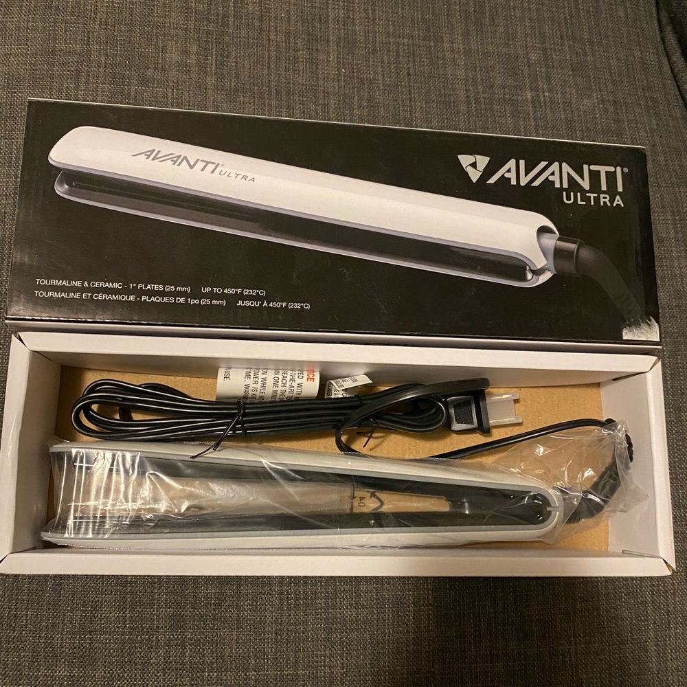 Hair straightener NEW! Smart technology Avanti. Back to School